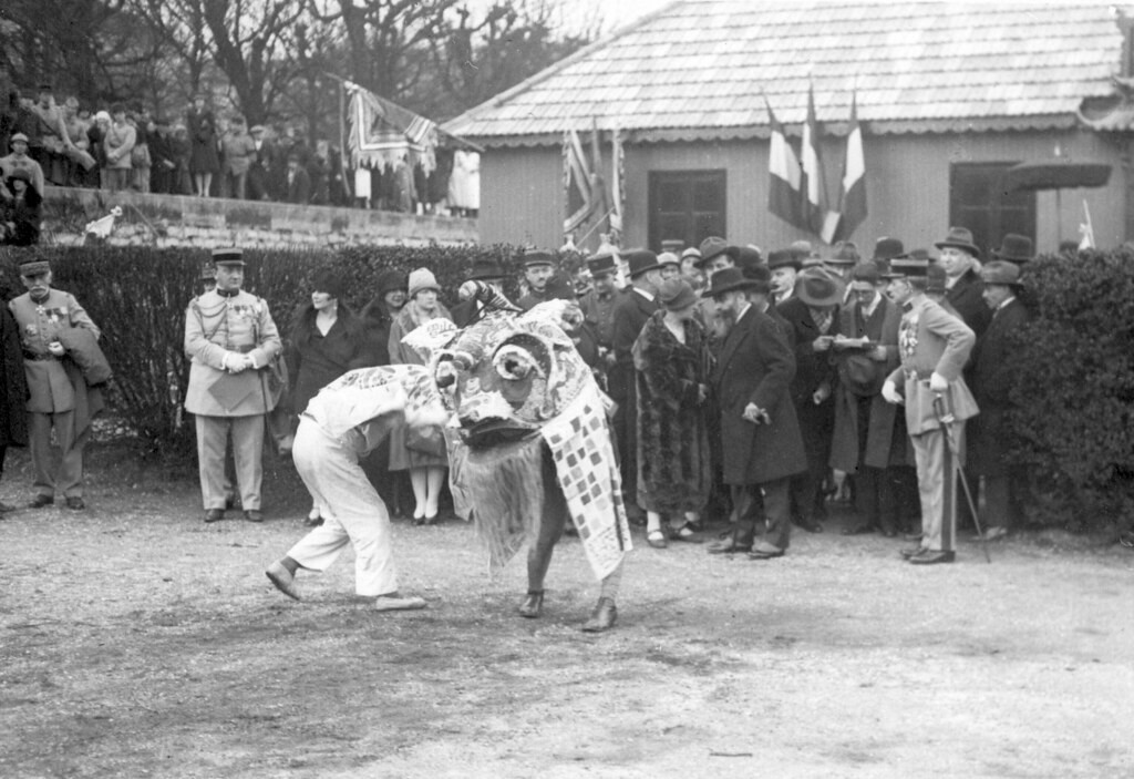 Hoạt động múa lân trong buổi lễ khánh thành Hội quán.