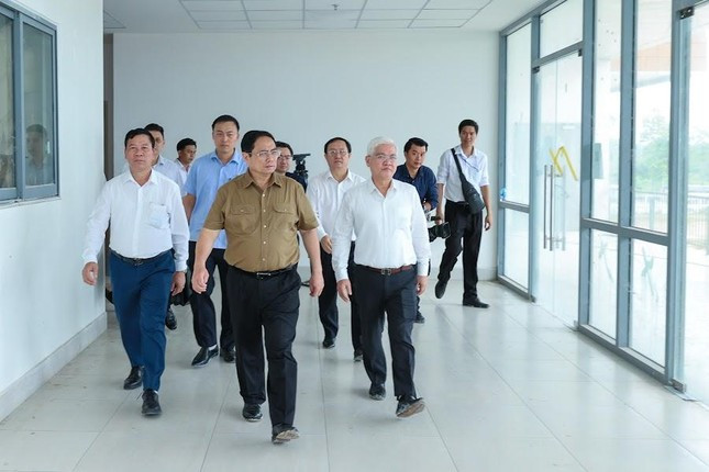 Thu tuong kiem tra du an benh vien nghin ty cham tien do