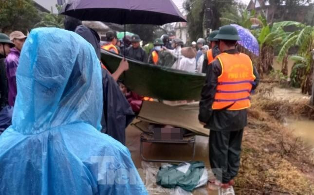 TT-Hue: Hai cau chau mat tich, nghi bi nuoc lu cuon troi-Hinh-2