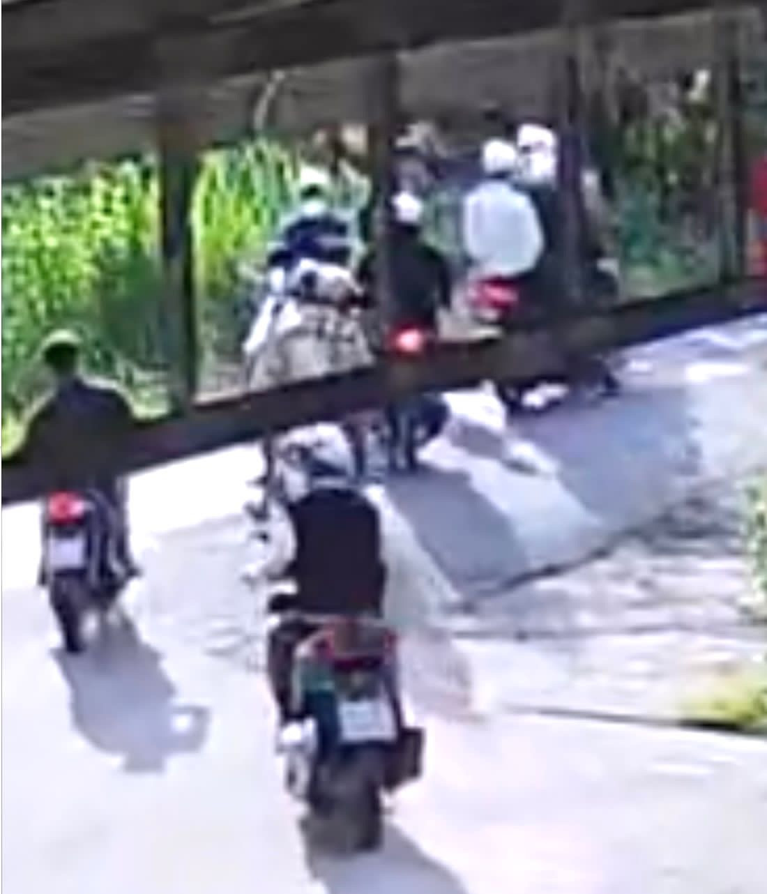 Vụ nam sinh lớp 11 bị đánh chết: Bắt tạm giam 7 đối tượng Vu nam sinh lop 11 bi danh chet: Bat tam giam 7 doi tuong