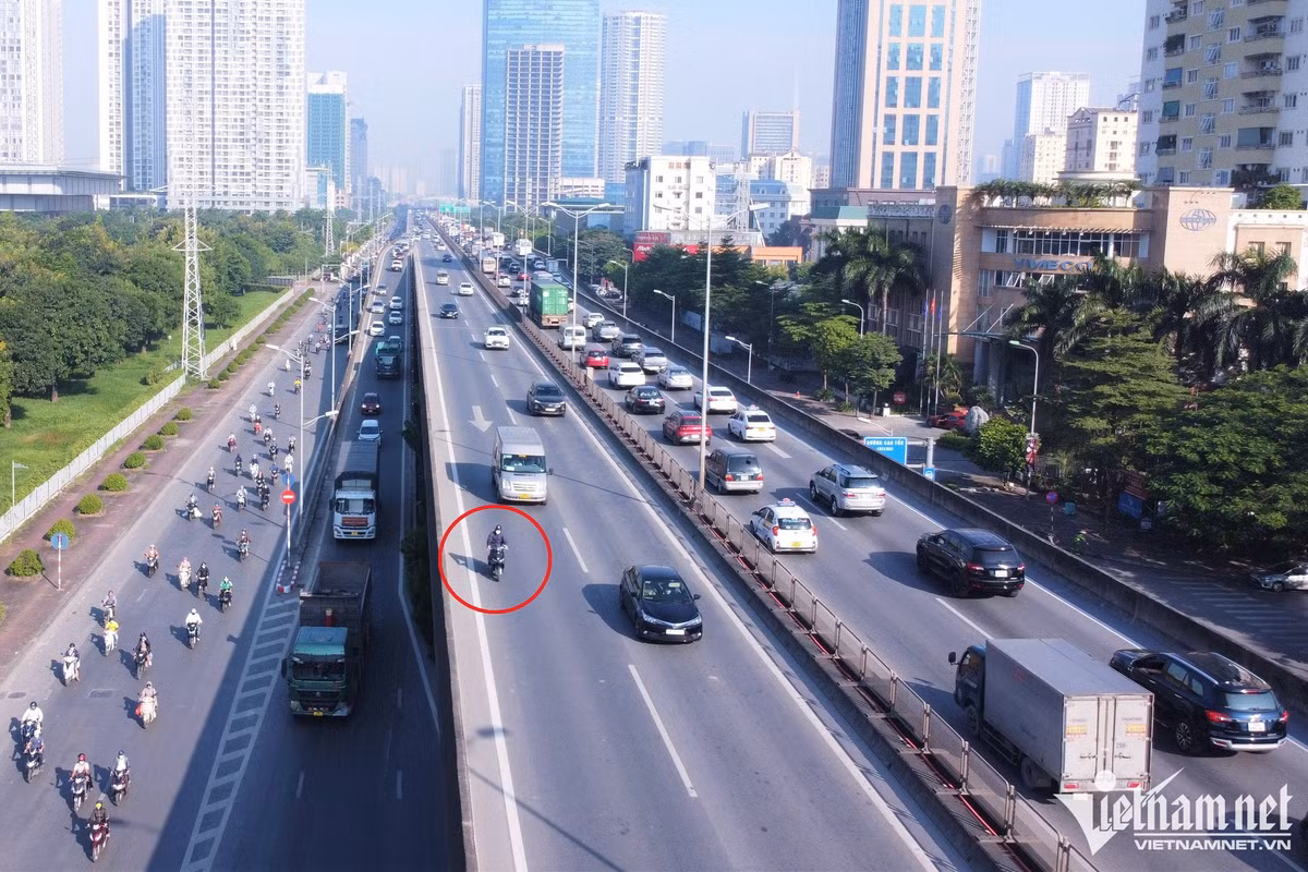 Gần 500 ô tô đi vào làn dừng xe khẩn cấp Vành đai 3 bị xử lý Gan 500 o to di vao lan dung xe khan cap Vanh dai 3 bi xu ly