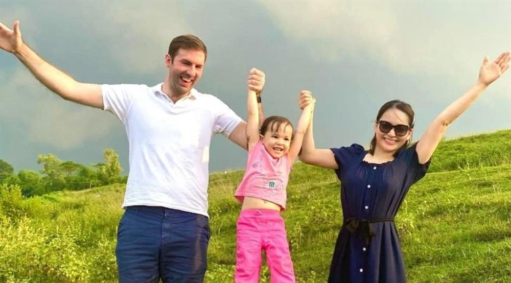 Nhung sao Viet lay chong ngoai quoc: Cuoc song gio ra sao?-Hinh-4