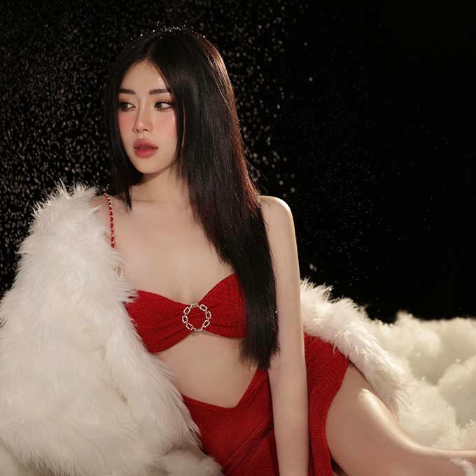 Cô cũng có những bức ảnh đầy gợi cảm.