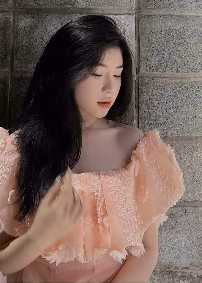 Số lượt theo dõi facebook của Hồng Nghi lên đến trên 10.000 người.