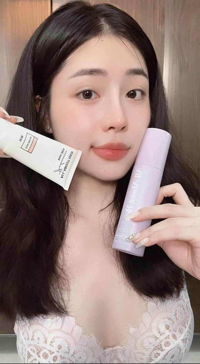 Hồng Nghi bán hàng online với mặt hàng mỹ phẩm.