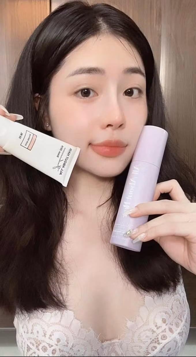 Hồng Nghi bán hàng online với mặt hàng mỹ phẩm.