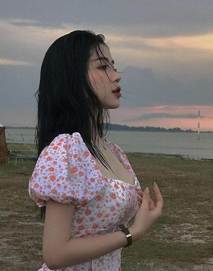 Hồng Nghi sở hữu một vòng 1 cực chuẩn.