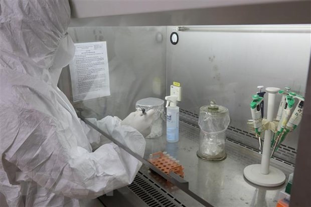 Doanh nhan ho tro san xuat 10 nghin bo kit phat hien nhanh SARS-CoV-2