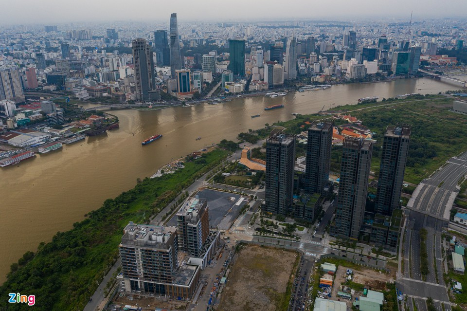  Cùng đó, ngày 25/9 vừa qua, dự án Empire City tại trung tâm Khu đô thị Thủ Thiêm cũng đã tái khởi động với sự chấp thuận của UBND TP Thủ Đức. Đây là dự án phức hợp cao nhất Thủ Thiêm với quy mô 15 ha.