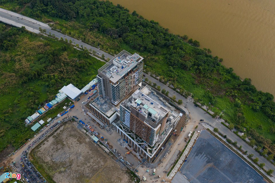 Giai đoạn 2 của dự án là khối tháp Cove Residences (MU11) đã cất nóc vào đầu năm và dự kiến bàn giao trong quý IV năm nay.