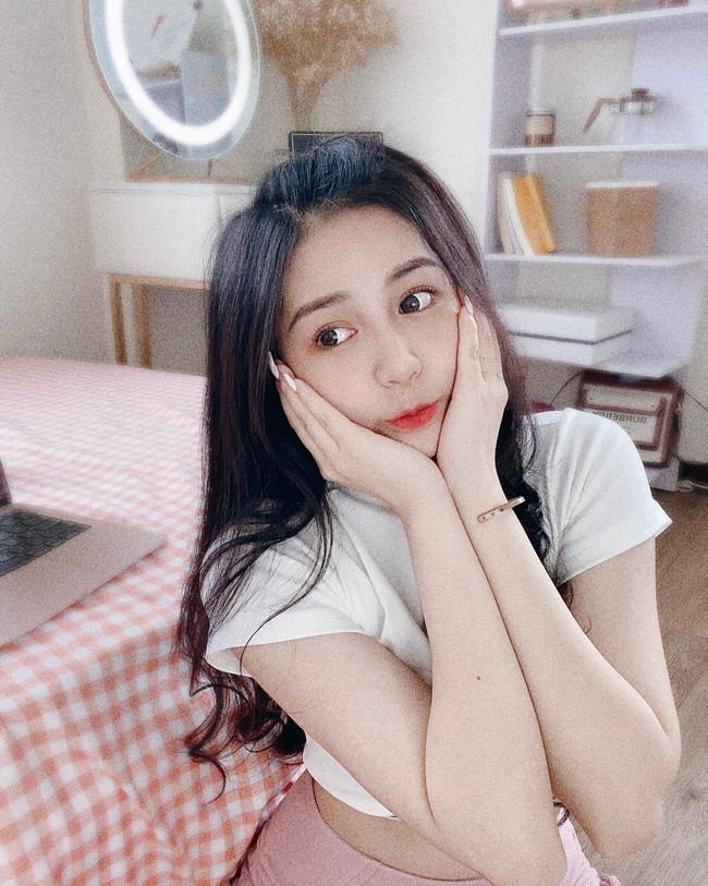 Cô nàng rất yêu và hài lòng với công việc hiện tại.