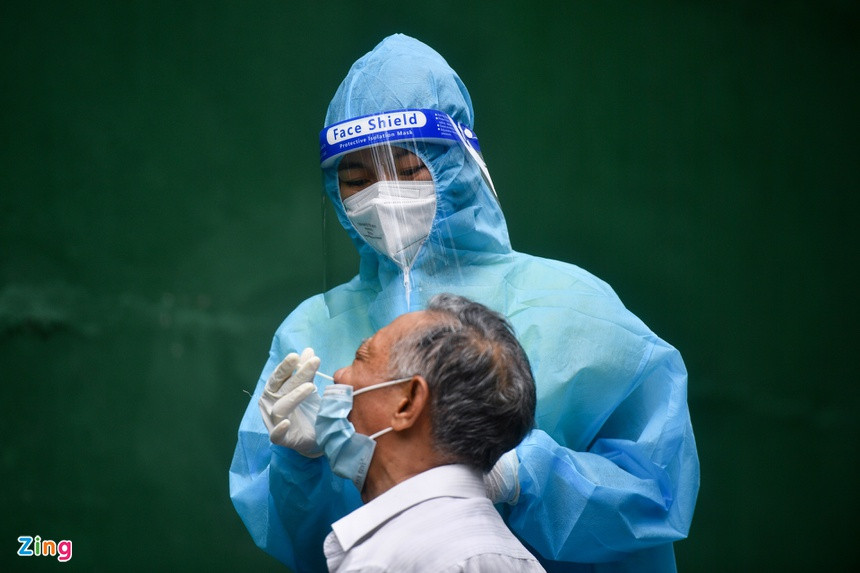 Tang giam sat nguoi ve TP HCM vi phat hien nhieu F0