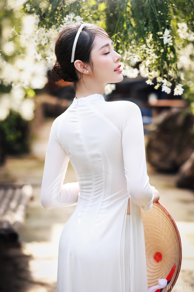 Thu Giang từng du học tại Nhật Bản. Sau khi hoàn thành chương trình học, 9X quyết định quay về Việt Nam phát triển công việc. Hiện tại, Giang được biết đến là một mẫu ảnh, make-up artist tại Hà Nội.