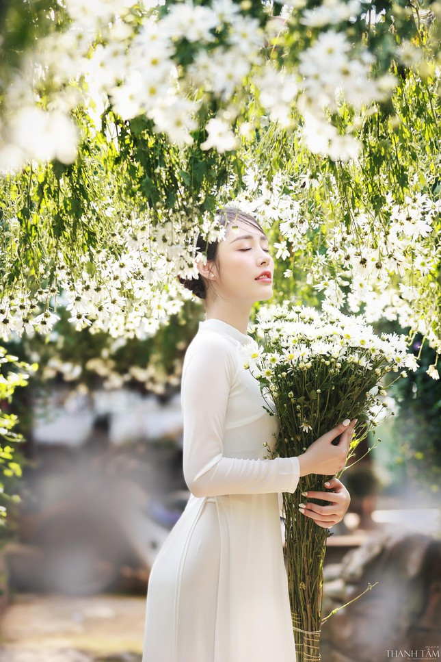 Ngoài mẫu ảnh, Giang từng làm nhân viên marketing và học thêm nghề make-up. Trong đợt dịch vừa qua, có nhiều thời gian nghỉ ngơi nên Giang càng chú tâm rèn luyện trang điểm.