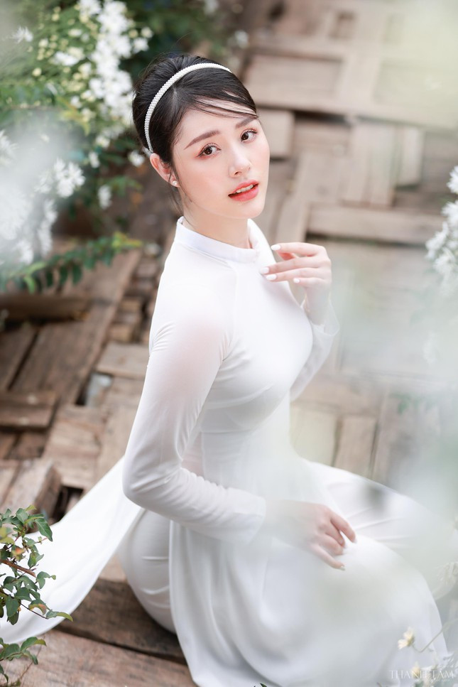 Trong 3 năm theo nghề mẫu ảnh, Giang cho biết đã nhiều lần nhận được tin nhắn dụ dỗ, mời đi ăn rồi trả một khoản tiền lớn. Khi ấy, thay vì trả lời, cô nàng lập tức huỷ bạn bè và chặn tin nhắn để thể hiện thái độ của bản thân.