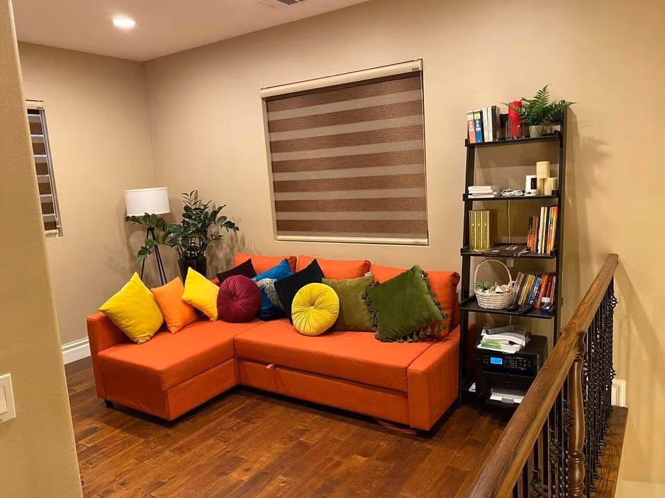 Mr. Đàm là người cẩn thận nên anh đã mang theo một khối lượng lớn đồ đạc từ Việt Nam qua Mỹ, do anh đặt hàng riêng.