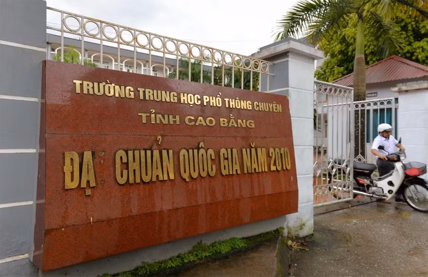 Them nhieu dia phuong cho hoc sinh tam dung den truong