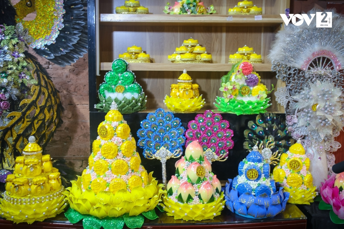 Những ngày này, xưởng sản xuất từ 50-100 đơn hàng, tăng hơn nhiều so với ngày thường.