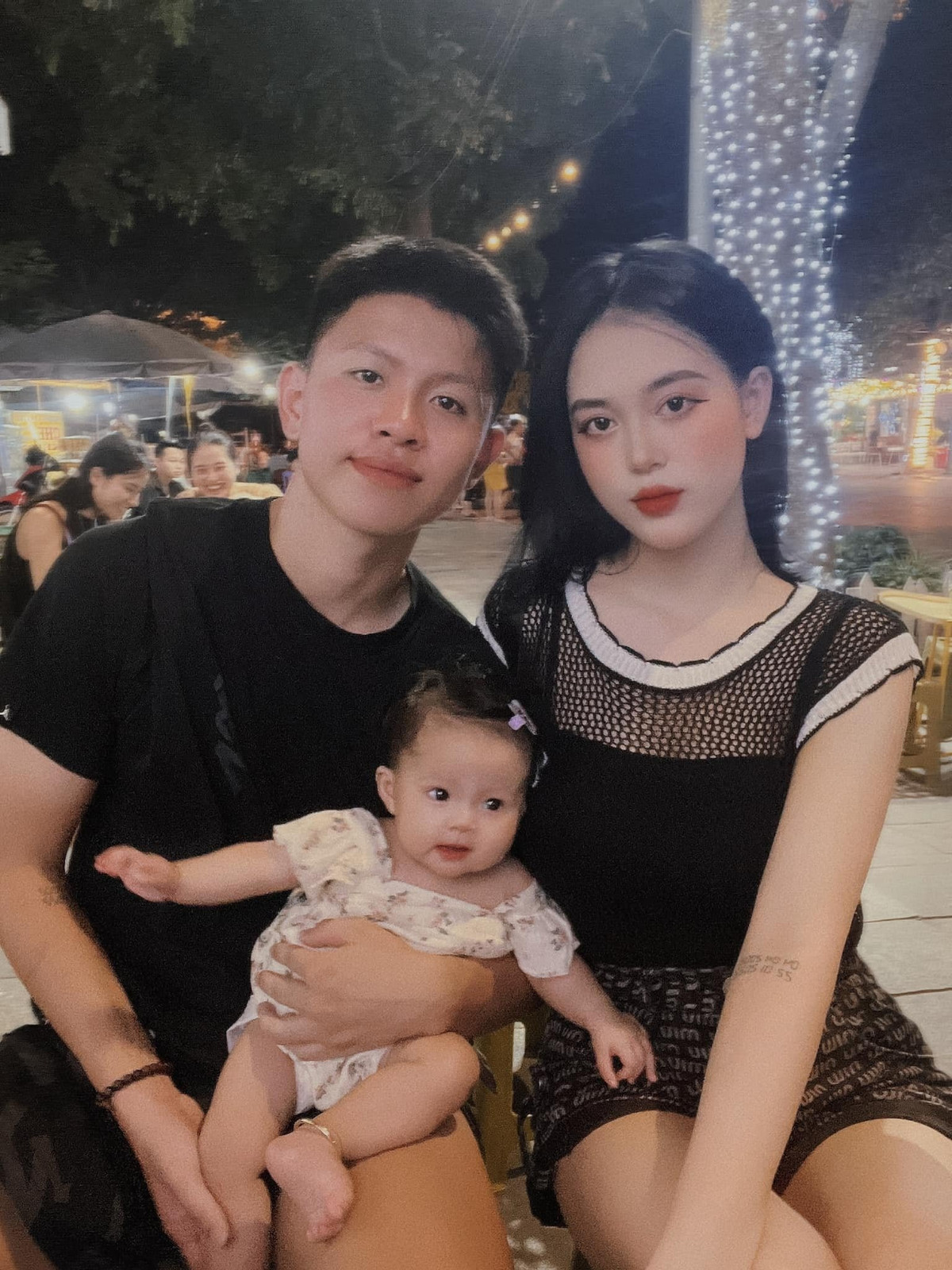 Cặp đôi quen nhau từ năm 2020 và đón con gái đầu lòng (biệt danh Bơ) vào đầu năm 2022. Diễm Quỳnh thường xuyên có mặt tại khán đài để cổ vũ chồng. Tiến Long là một trong ba cầu thủ CLB Hà Nội cho CLB Công An Nhân Dân mượn đến hết mùa. Thi đấu tại giải hạng Nhất là cơ hội để hậu vệ này ra sân nhiều hơn sau khoảng thời gian chủ yếu ngồi dự bị vì chấn thương.