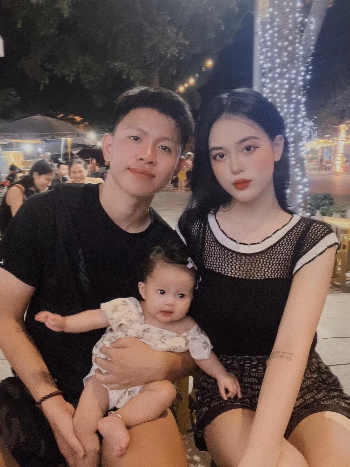 Cặp đôi quen nhau từ năm 2020 và đón con gái đầu lòng (biệt danh Bơ) vào đầu năm 2022. Diễm Quỳnh thường xuyên có mặt tại khán đài để cổ vũ chồng. Tiến Long là một trong ba cầu thủ CLB Hà Nội cho CLB Công An Nhân Dân mượn đến hết mùa. Thi đấu tại giải hạng Nhất là cơ hội để hậu vệ này ra sân nhiều hơn sau khoảng thời gian chủ yếu ngồi dự bị vì chấn thương.