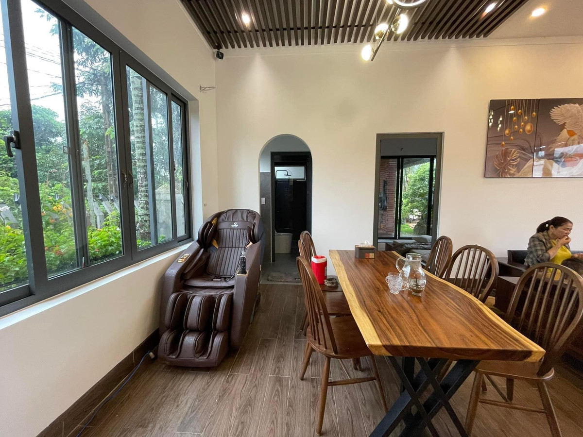 Vì vậy, ngay từ khi xây dựng, ông bà đã đặt vấn đề với đội ngũ thi công, thiết kế là công trình phải có không gian mở, nhiều mặt thoáng, rộng rãi, mát mẻ.