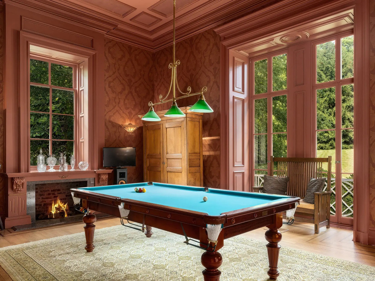 Tuy nhiên, chủ nhà vẫn cố gắng giữ cho căn biệt thự mang hơi thở của phong cách "thời đại mạ vàng" những năm 1800.