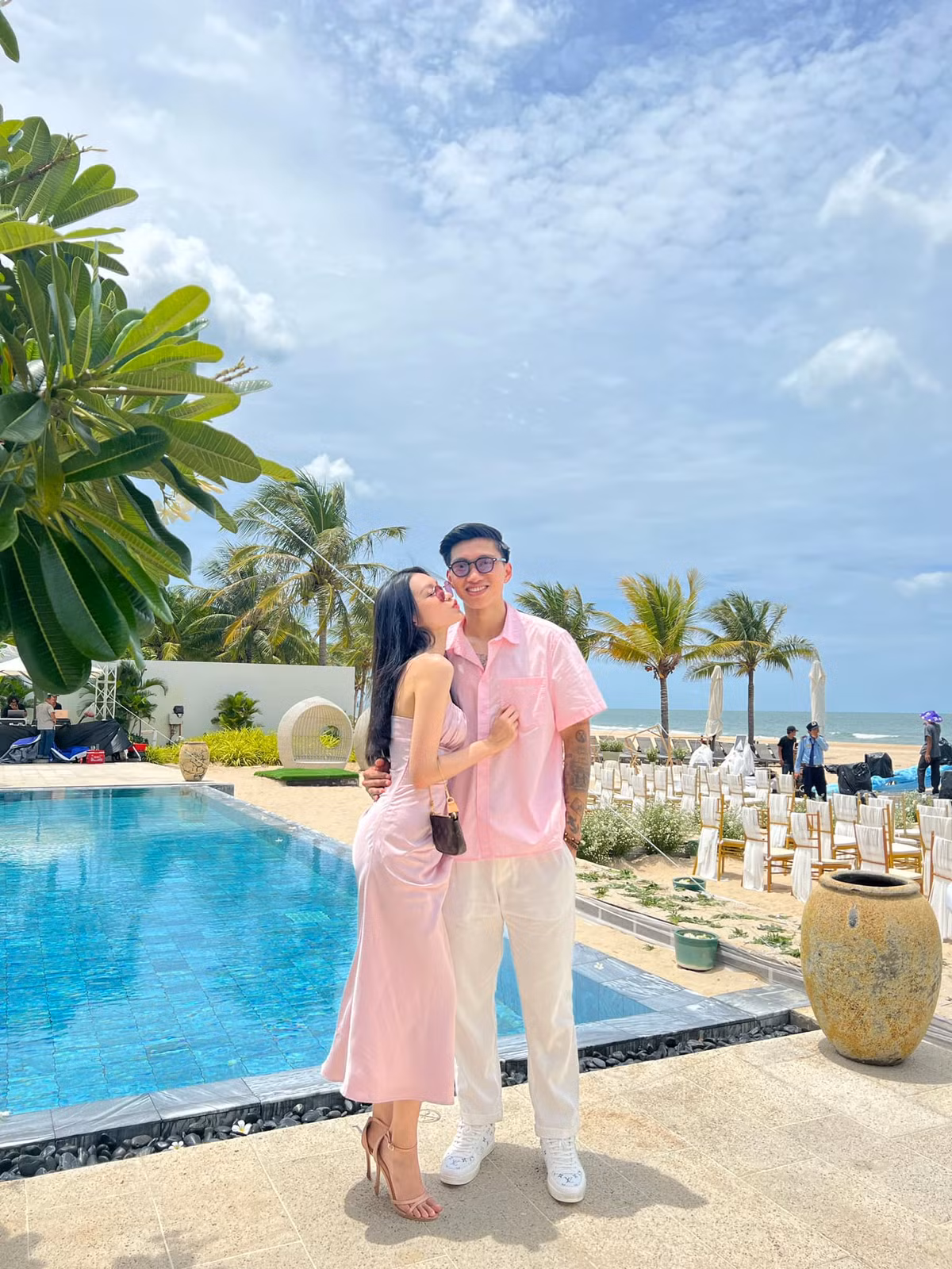 Cùng thời điểm này, quản lý của Doãn Hải My cũng thông báo trên trang cá nhân, khẳng định việc cả hai đang hẹn hò. Người này cho biết, cặp đôi đã yêu nhau được 2 năm. Cả hai được gia đình ủng hộ và chưa tính tới chuyện kết hôn vì còn rất trẻ.