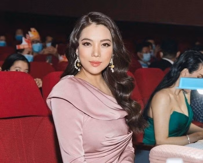 Trước những nghi hoặc của dư luận, người đẹp chưa một lần lên tiếng thừa nhận.