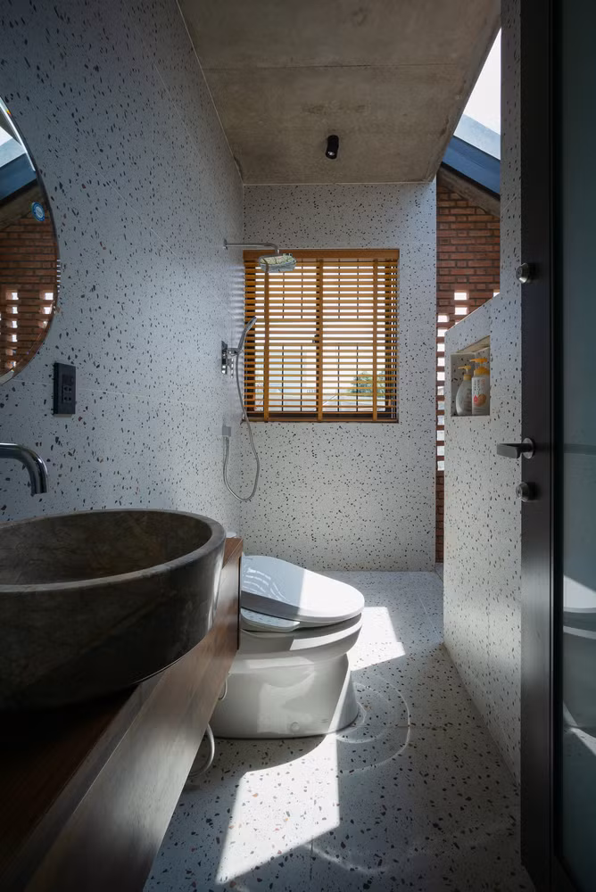 Thiết bị phòng vệ sinh tuy đơn giản nhưng mang phong cách thiết kế ở những khu resort.