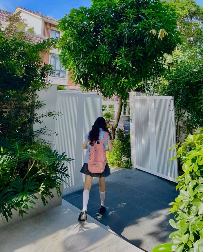 2 ai nu nha MC Quyen Linh dien dong phuc cuc xinh dep-Hinh-3