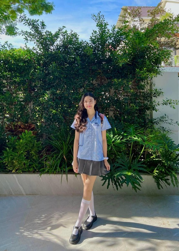 2 ai nu nha MC Quyen Linh dien dong phuc cuc xinh dep