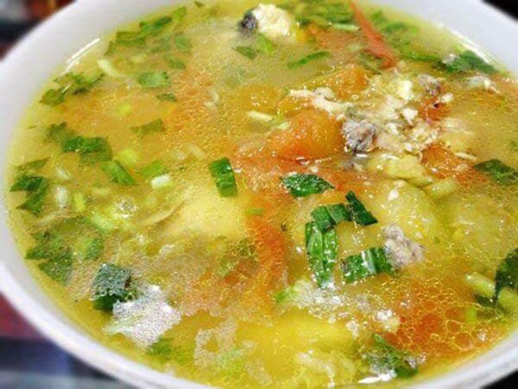 Người bán giới thiệu quả dọc dùng để nấu canh, kho cá, nấu bún có vị chua chua, thanh mát rất lạ miệng.