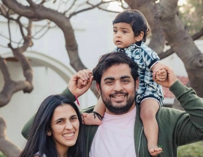 Các đầu bếp được mời từ Thái Lan, Italy cũng phải hoàn thành cách ly và xét nghiệm Covid-19 mỗi ngày. Nhân dịp này, vợ chồng ông Mukesh Ambani đã gửi đồ ăn cho 50.000 người dân ở các ngôi làng lân cận và tổ chức tiệc cho 150 trại trẻ mồ côi quanh thành phố để cầu phước cho cháu trai. Ảnh: @akashambani_fc.