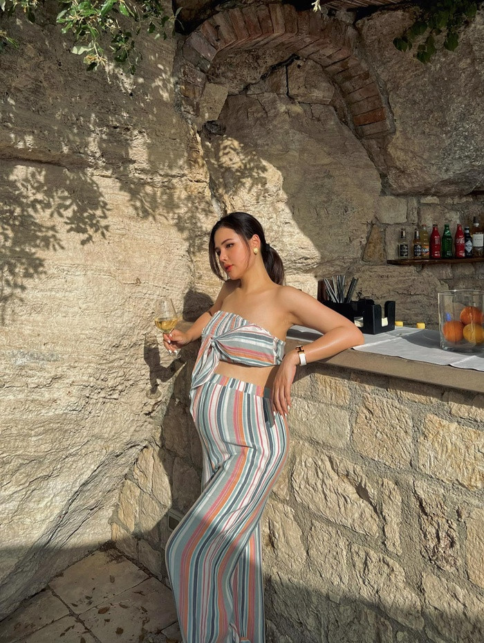 Nhờ vậy, dù bận rộn chăm con gái Sochu, Phanh Lee vẫn giữ được ngoại hình xinh đẹp, rạng ngời mỗi khi xuất hiện trên mạng xã hội.