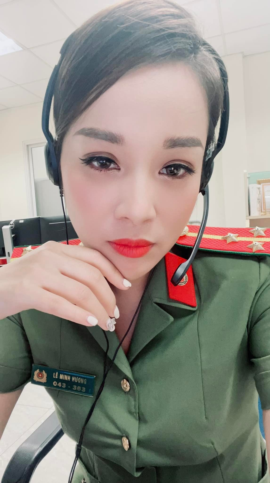 Thời điểm hiện tại, Minh Hương tạm gác lại đam mê diễn để tập trung cho công việc làm MC truyền hình. Cô hiện là MC, BTV của kênh truyền hình ANTV. Cô hiện có cấp bậc thượng úy trong ngành công an.