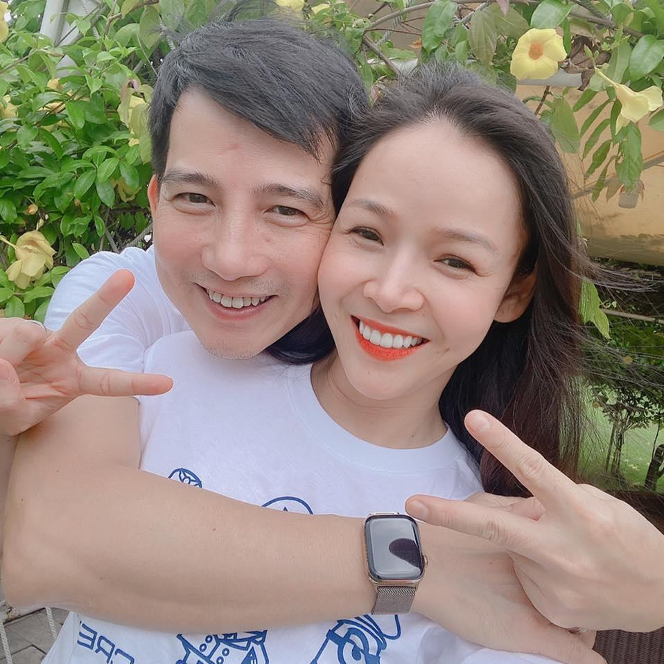 Diem Huong pha le nhan vai co canh nong voi ban dien kem tuoi-Hinh-3