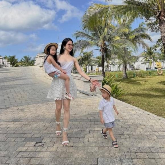 br/> Diệp Lâm Anh và Đức Phạm xảy ra ồn ào ly hôn vào đầu năm 2022. Nữ diễn viên rời khỏi nhà chồng và quyết định làm mẹ đơn thân sau khi ly thân. Người đẹp khiến mọi người phải ngưỡng mộ vì sự mạnh mẽ, độc lập và tài giỏi khi chu toàn công việc lẫn chăm sóc hai con dù chỉ một mình.