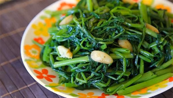 Rau xanh co 5 tac hai khung khiep neu an qua nhieu-Hinh-3