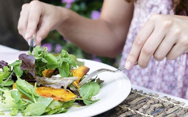 Rau xanh co 5 tac hai khung khiep neu an qua nhieu-Hinh-2