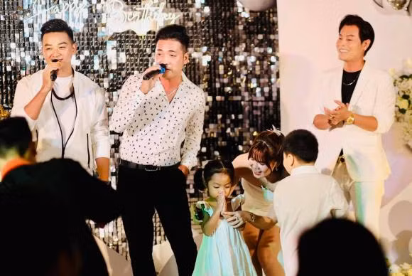 Sau bộ phim "Bỗng dưng muốn khóc" Lưu Minh Tuấn có cuộc sống kín tiếng. Anh từng thành viên của nhóm nhạc La Thăng nhưng đến nay cũng không hoạt động sôi nổi. Nam ca sĩ chủ yếu mang lời ca tiếng hát của mình đến những chương trình văn nghệ Phật giáo.