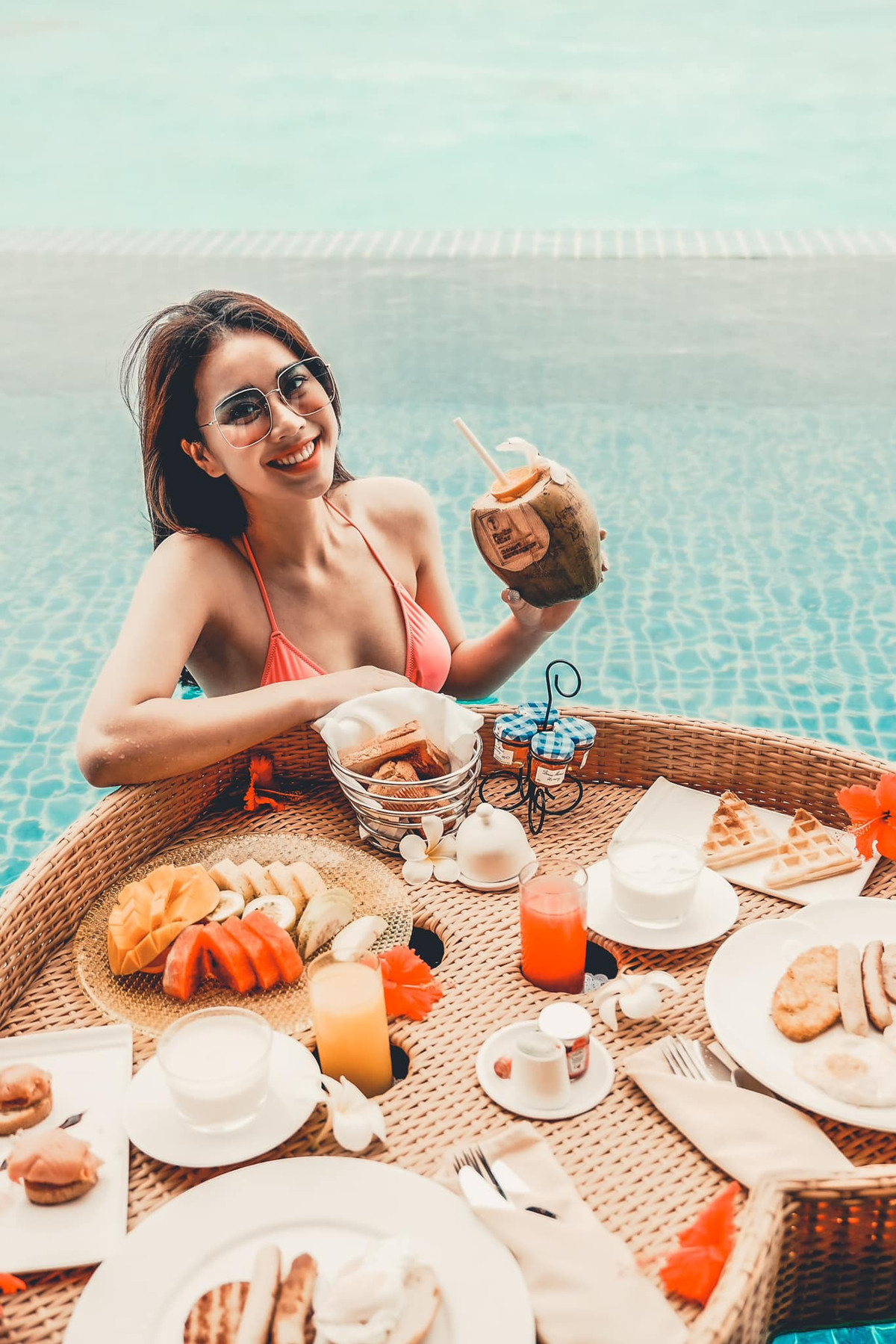 Trên trang cá nhân, Mai Phương đăng tải loạt ảnh diện bikini sexy hút mắt trong chuyến đi nghỉ dưỡng xả hơi sau những ngày bận rộn với công việc.