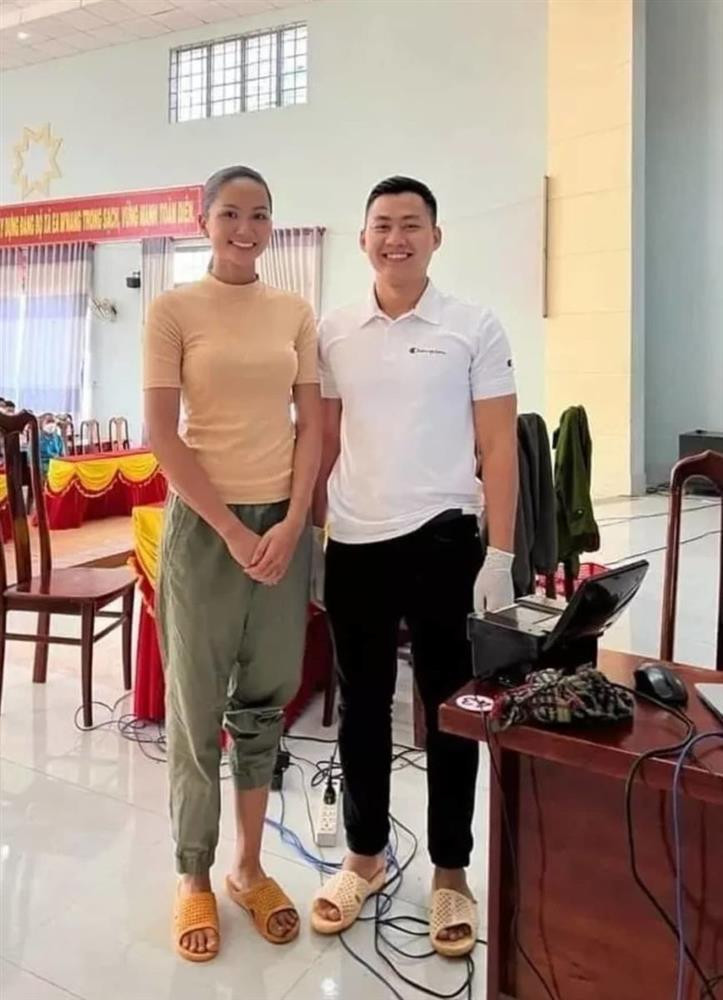 ự xuề xòa của H'Hen Niê khiến nhiều người thắc mắc không biết CCCD của nàng hậu 9X sẽ ra sao.