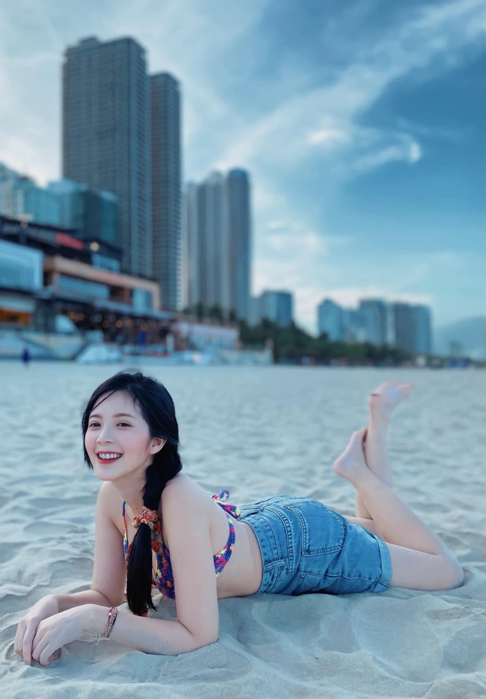 Doi thuong cua hot girl cao 1m53, do sac Quynh Kool 