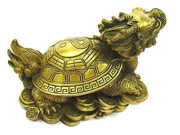 Con rùa giấu trong cơ thế và trong những hoa văn trên mai nó tất cả bí mật của trời và đất (Hà Đồ). Tục truyền rằng khi Ban Cố tạo ra thế giới, ông đã dùng những chú rùa như những chiếc cột chống để giữ vạn vật. Phần gù của con rùa được xem là trời, phần bụng là đất, khiến nó vững chãi theo thời gian.