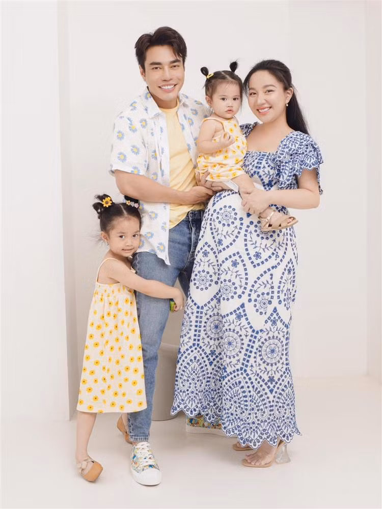 Lê Dương Bảo Lâm kết hôn với bà xã Quỳnh Quỳnh năm 2017. Trong 5 năm qua, cặp đôi chào đón 3 trái ngọt hôn nhân là 2 ái nữ xinh xắn Bảo Nhi, Bảo Ngọc, và quý tử Dĩ Kha chào đời 3/8 vừa qua.