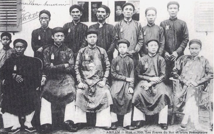 Các anh em của vua Thành Thái và các ông thầy (phụ đạo).