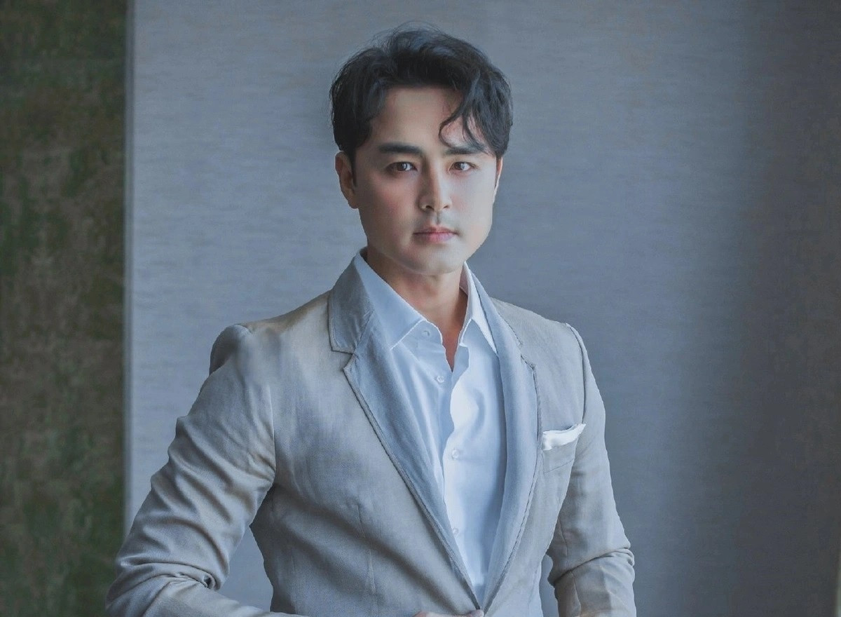 Nam diễn viên Minh Đạo sẽ diễn vai Đoàn Trí Hưng, là cháu nội đời sau của vợ chồng Đoàn Dự và Mộc Uyển Thanh trong tác phẩm Thiên long bát bộ. Kết thúc Hoa Sơn luận kiếm lần thứ nhất, Đoàn Trí Hưng trở thành một trong Thiên hạ ngũ tuyệt hiệu là Nam Đế, ông có võ công rất cao, nổi tiếng với tuyệt kỹ gia truyền Nhất dương chỉ.