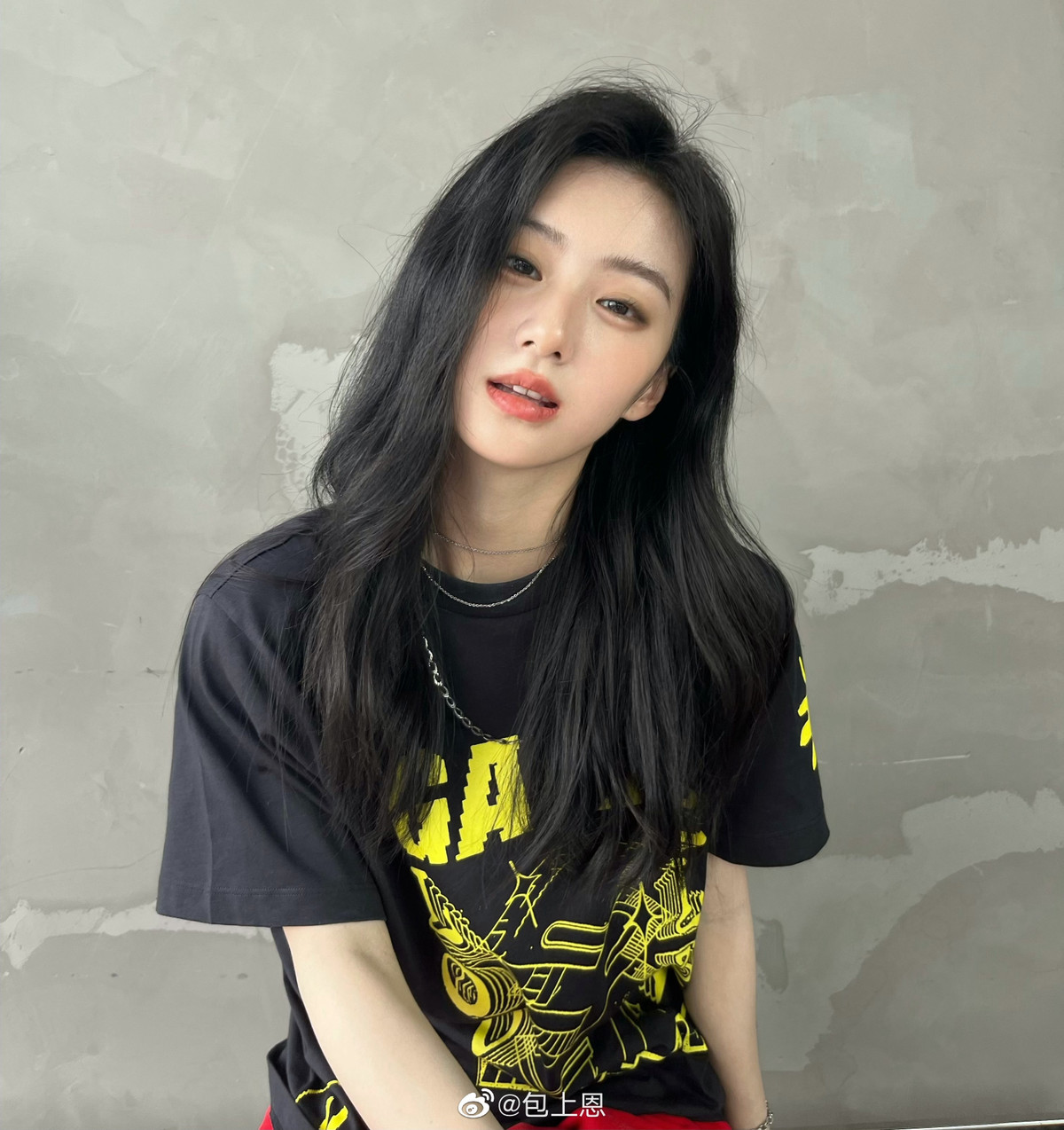 Bao Thượng Ân hiện là sinh viên Học viện Truyền thông Chiết Giang, khoa Biểu diễn. Cô chỉ mới bắt đầu sự nghiệp diễn xuất năm 2021 với vai phụ trong bộ phim Diệu thủ do Huỳnh Tông Trạch và Trương Nghệ Thương. Sau đó, cô đảm nhận vai nữ chính Trì Tiểu Ngư trong phim Thiết lập cửa hàng tiện lợi. Hồi tháng 3, Bao Thượng Ân tham gia phim cổ trang Thư trung công tử thế vô song.