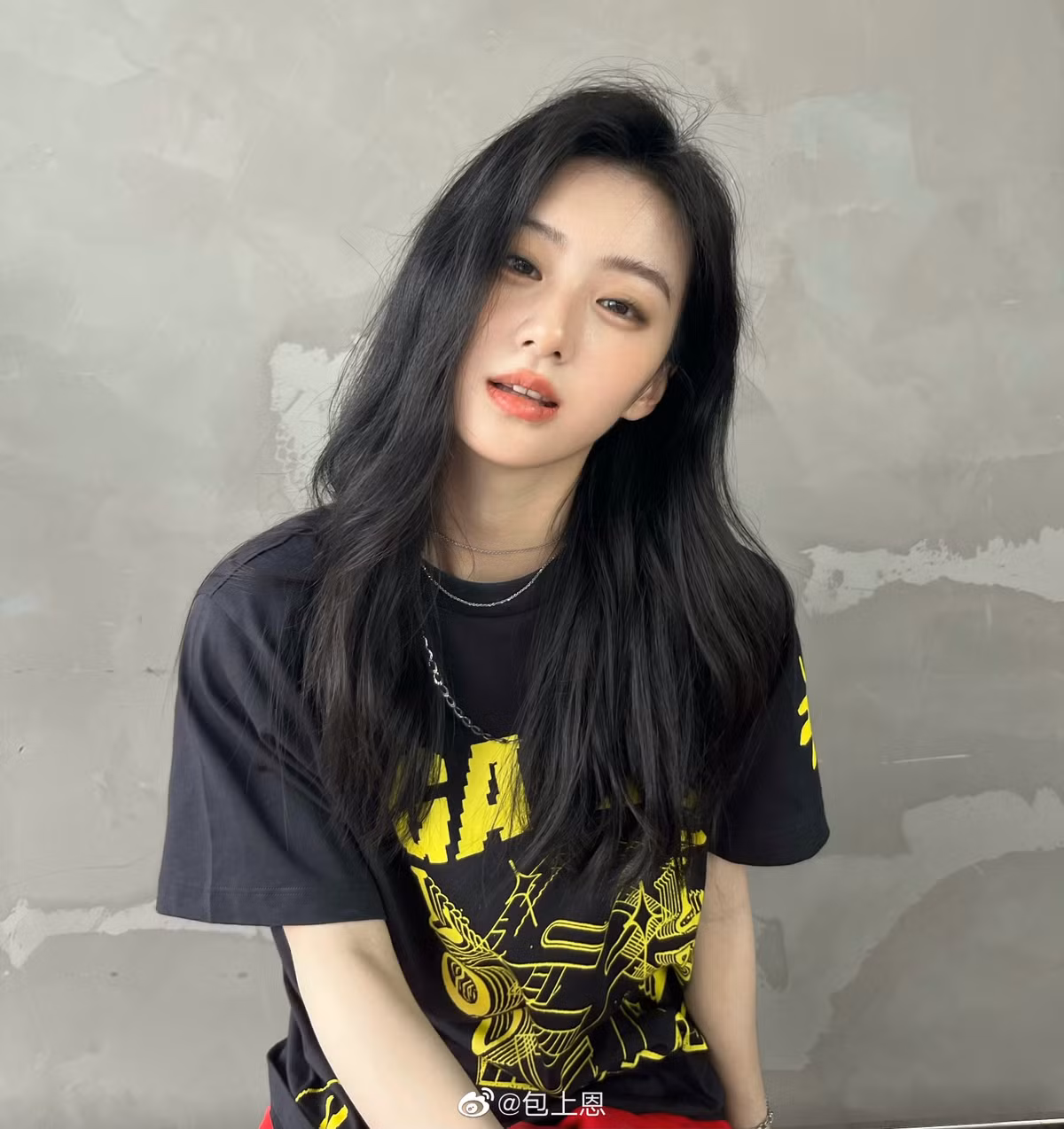 Bao Thượng Ân hiện là sinh viên Học viện Truyền thông Chiết Giang, khoa Biểu diễn. Cô chỉ mới bắt đầu sự nghiệp diễn xuất năm 2021 với vai phụ trong bộ phim Diệu thủ do Huỳnh Tông Trạch và Trương Nghệ Thương. Sau đó, cô đảm nhận vai nữ chính Trì Tiểu Ngư trong phim Thiết lập cửa hàng tiện lợi. Hồi tháng 3, Bao Thượng Ân tham gia phim cổ trang Thư trung công tử thế vô song.