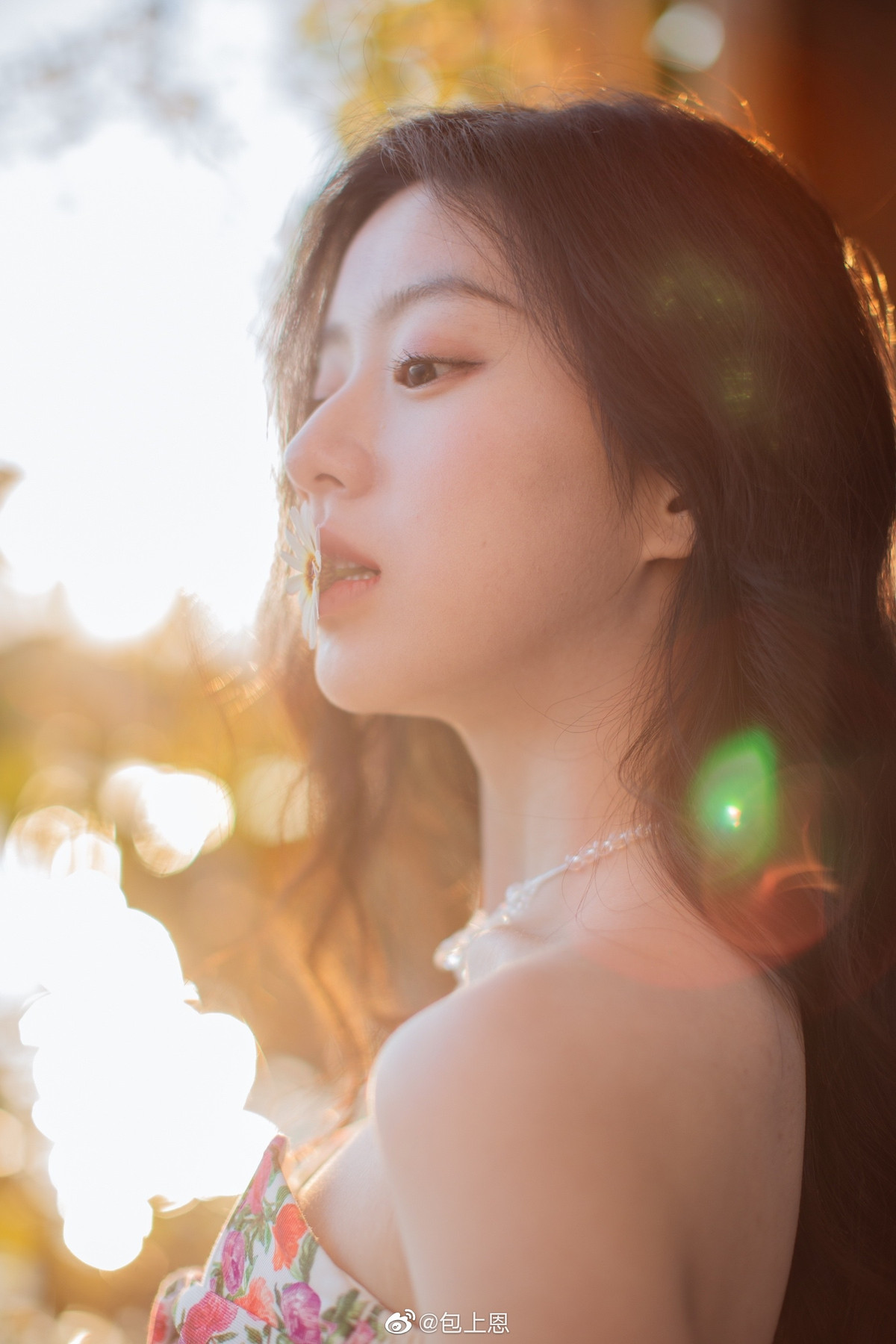 Do đó, khi Bao Thượng Ân đảm nhiệm vai Hoàng Dung, nhiều người mong chờ cô sẽ thể hiện tốt nhân vật, nâng cao danh tiếng. Tuy nhiên, cũng có khán giả cho rằng đây là một thử thách với diễn viên còn non kinh nghiệm như Bao Thượng Ân. Trước đó, Hoàng Dung từng được Ông Mỹ Linh, Chu Ân, Châu Tấn thể hiện thành công, được khán giá đánh giá cao.